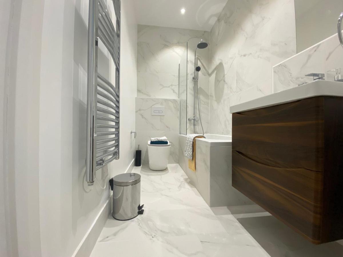 Peak At Fleet Heights Apartment Four ภายนอก รูปภาพ